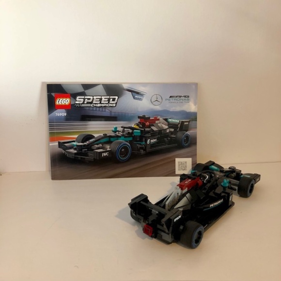 Lego Speed Mercedes-AMG F1 W12 E Performance & Mercedes-AMG Project One Full Set - Picture 6 of 6